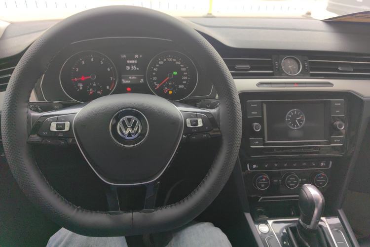 Used Volkswagen Magotan 2017 330TSI DSG Leading Model
