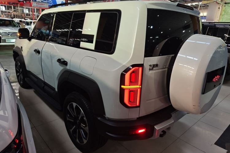 Used Formula Leopard 5 2023 Explore Edition