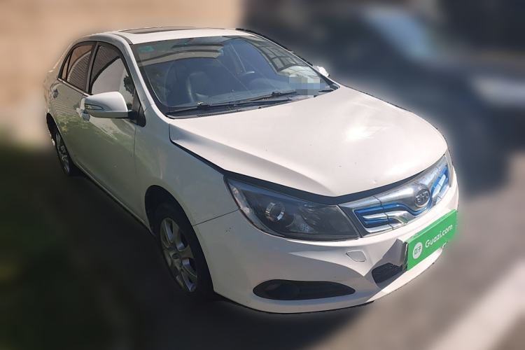 Used BYD e5 2016 300 Luxury Edition Front Right 45 Deg