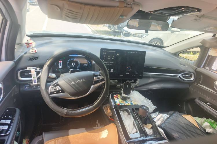 Used AION V 2023 Plus 70 Smart Enjoyment Seven-Seater Edition Ternary Lithium Center Console