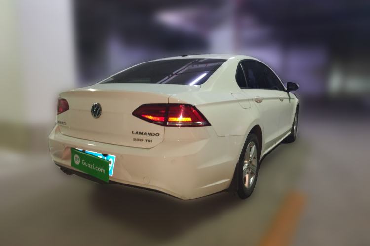 Used Volkswagen Lamando 2015 230TSI DSG Fashion Edition Rear Right 45 Deg