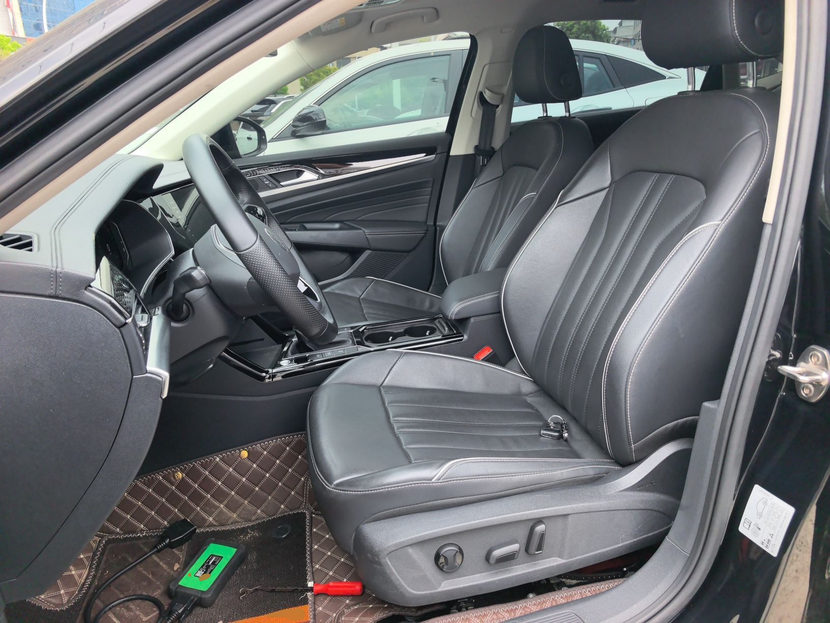 Переднее сиденье в автомобиле