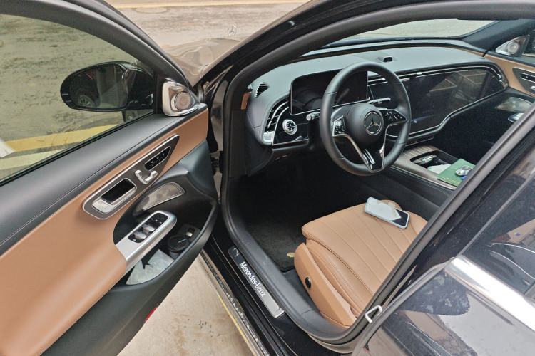 Used Mercedes-Benz E-Class 2025 Facelift E 300 L Luxury Edition
