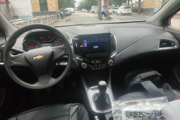 Used Chevrolet Cruze 2017 1.5L Manual Pioneer Edition Center Console