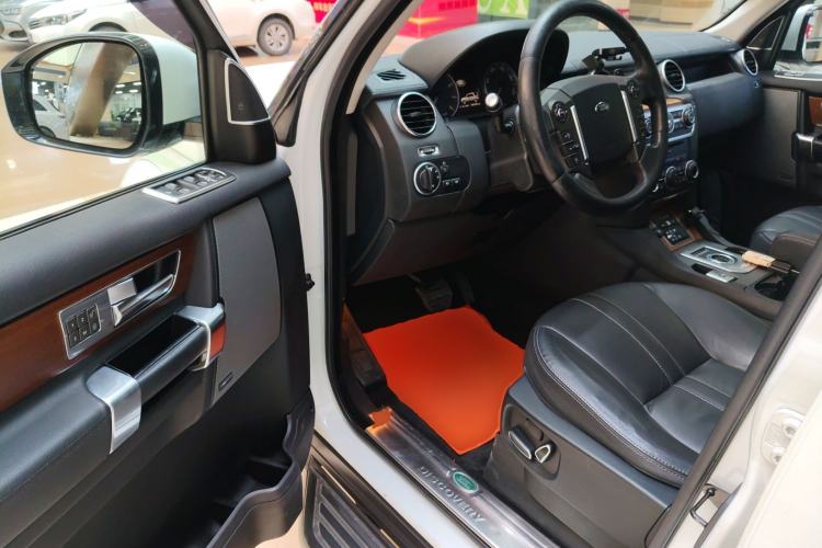 Used Land Rover Discovery 2016 3.0 SC Obsidian Black Heritage Edition SE
