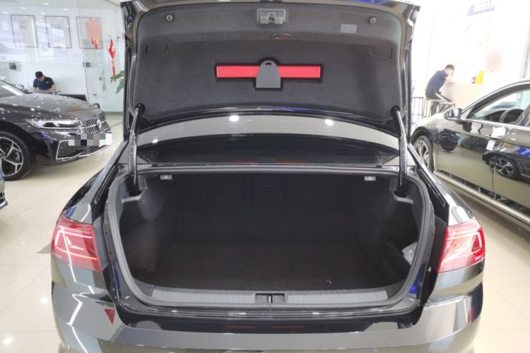 Used Volkswagen Magotan 2023 2 Million Units Limited Edition 330TSI DSG Leading Version
