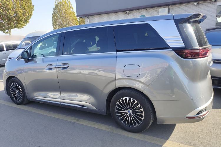 Used Denza D9 2023 DM-i 965 Luxury Model