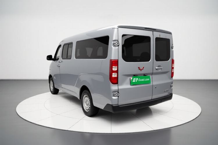 Used Wuling Yangguang 2024 300KM Comfort Version Passenger Van 75kW
