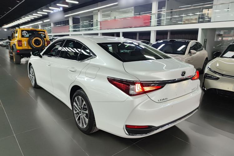 Used Lexus ES 2023 200 Excellence Edition
