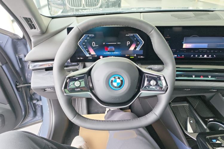 Used BMW i5 2024 eDrive 35L Prestige Luxury Package Steering Wheel