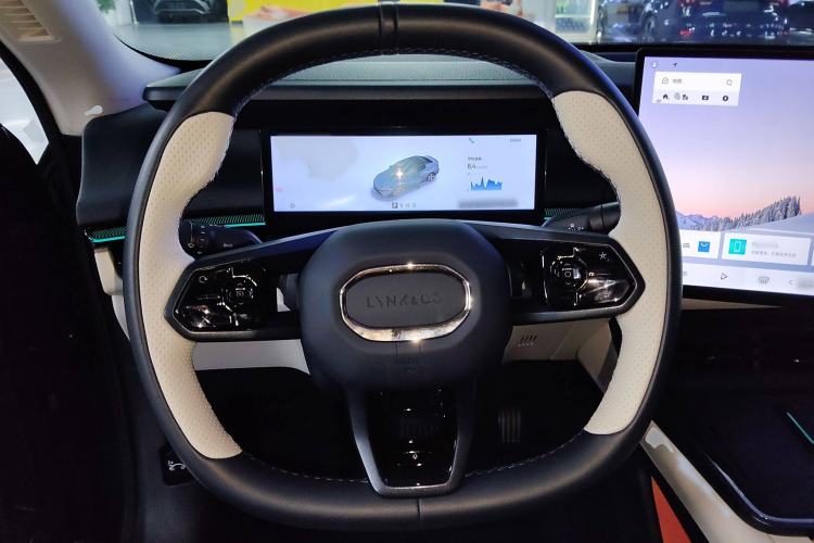 Used Lynk & Co 07 2024 EM-P 126 Long-Range Halo Steering Wheel