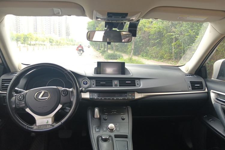 Used Lexus CT 2014 CT200h Comfort Edition Monochrome Center Console