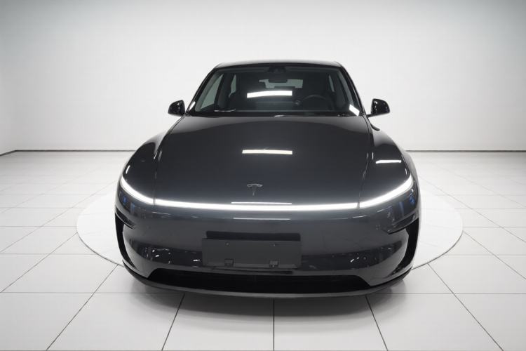 Used Tesla Model Y 2025 Rear-Wheel Drive First Edition Front