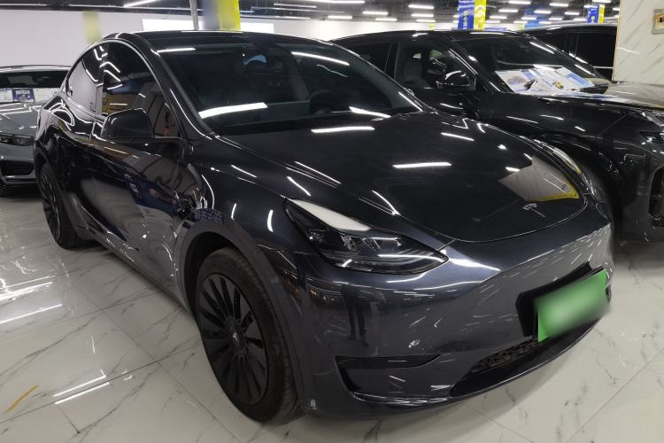 Used Tesla Model Y 2024 Rear-Wheel-Drive Version Front Right 45 Deg