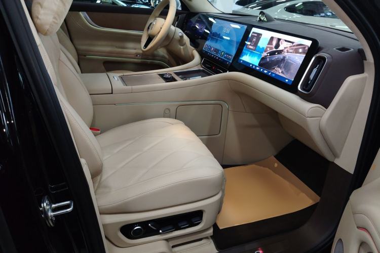 Used Hima AITO M9 2025 Extended-Range Ultra Version 52 kWh 6-Seater Right Front Seat