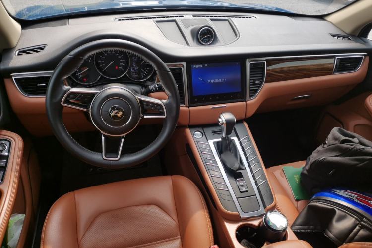 Used Zotye SR9 2017 2.0T Automatic Ultimate Edition Center Console