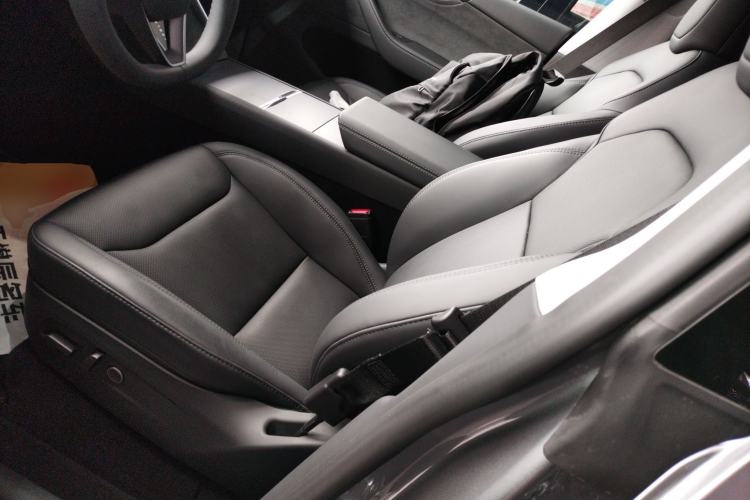 Used Tesla Model Y 2025 Long-Range All-Wheel-Drive Version