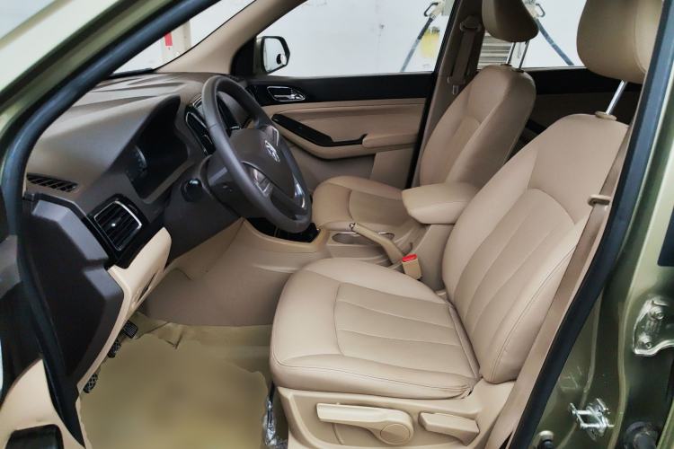 Used Baojun 730 2014 1.5L manual Comfort ESP version 7 seats