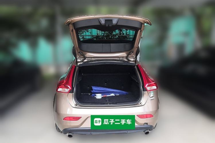 Used Volvo V40 2015 1.6T Zhiya Edition
