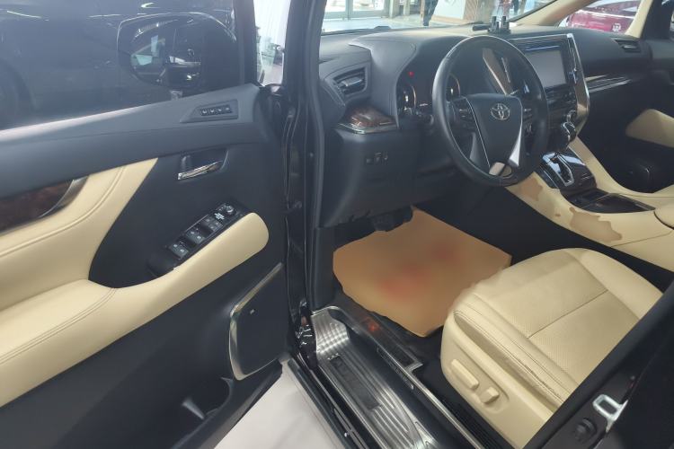 Used Toyota Alphard 2019 Dual-Engine 2.5L Luxury Edition