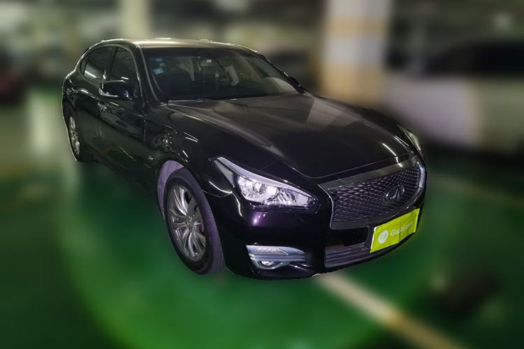 Used Infiniti Q70 2017 Q70L 2.5L Elite Edition Front Right 45 Deg