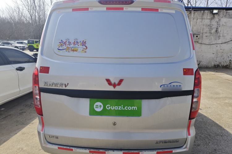 Used Wuling Hongguang V 2022 1.5L Jingqu Edition Enclosed-Window Vehicle with Electric Power Steering LAR