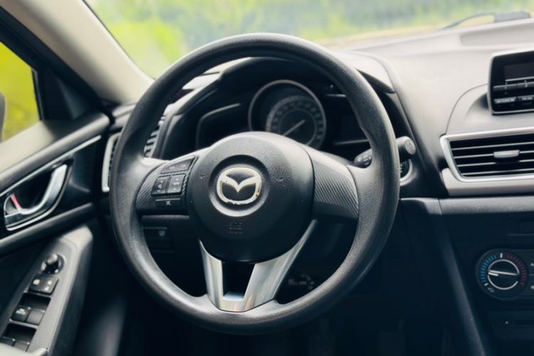 Used Mazda 3 Axela 2014 Sedan 1.5L Manual Comfort Model
