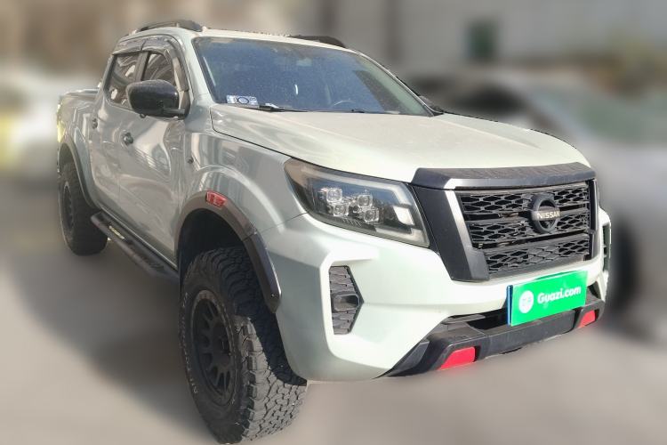 Used Nissan Navara 2017 2.5L Automatic 4x4 Luxury Edition QR25 Front Right 45 Deg