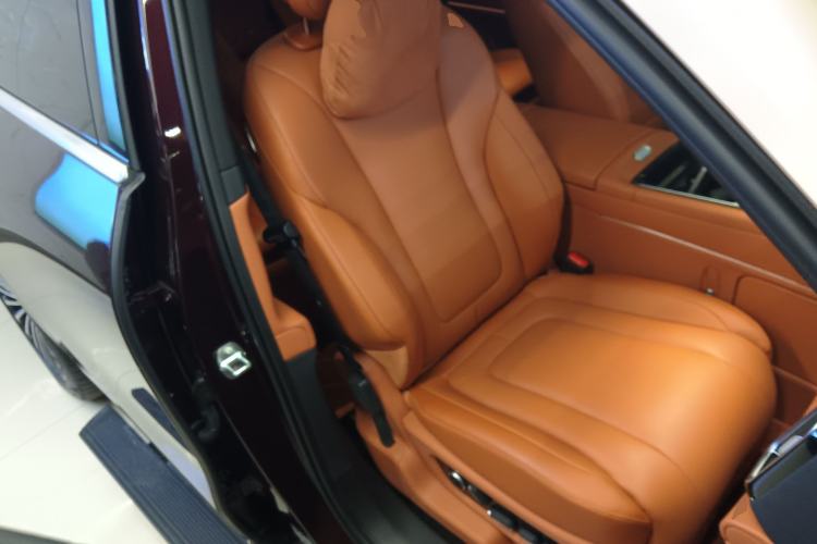 Used Hima AITO M9 2025 Extended-Range Ultra Version 52 kWh 6-Seater Right Front Seat