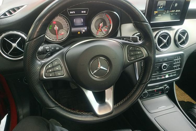 Used Mercedes-Benz GLA 2016 GLA 200 Sport Edition Steering Wheel