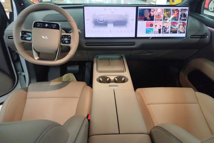 Used Li Auto i6 2025 Model Two-Wheel-Drive Standard Type
