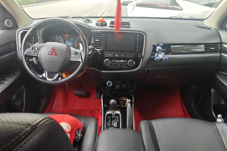 Used Mitsubishi Outlander 2018 2.0L Two-Wheel-Drive Jiale Edition 7-Seater
