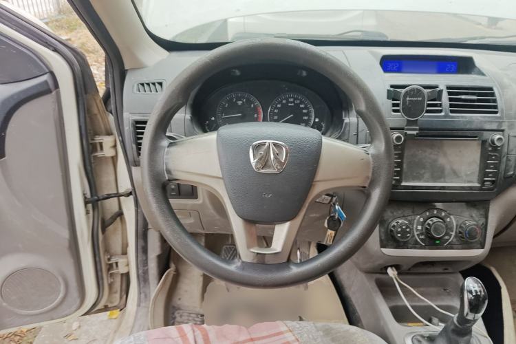 Used BAIC Weiwang M20 2014 1.5L practical type BJ415A Steering Wheel