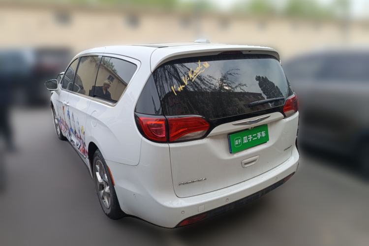 Used Chrysler Grand Voyager 2017 3.6L Premium Edition Rear Left 45 Deg