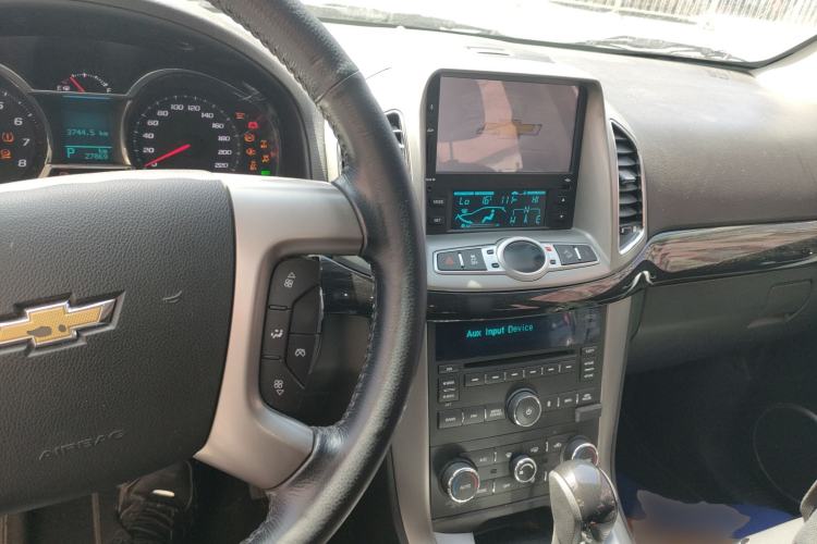 Used Chevrolet Captiva 2017 2.4L 4x4 Flagship Edition 7-Seater Center Console