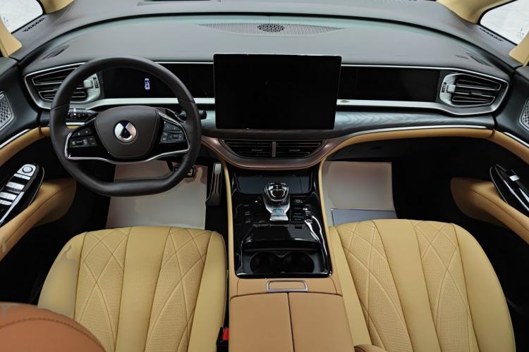 Used Denza D9 2025 DM-i Intelligent Drive 1020 Four-Wheel Drive Flagship Model