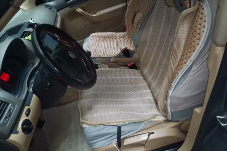 Used Volkswagen Sagitar 2009 1.6L Manual Fashion Model with Leather Interior