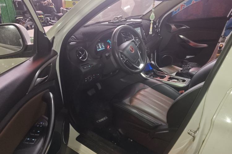 Used BYD Song 2017 Gaishe Upgrade Edition 1.5TID Automatic Elite Model Driver Seat