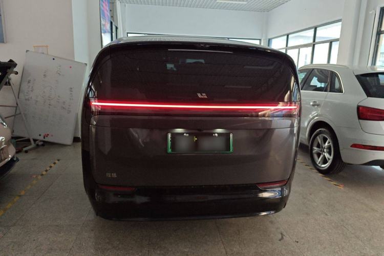 Used Li Auto MEGA 2024 Ultra Model
