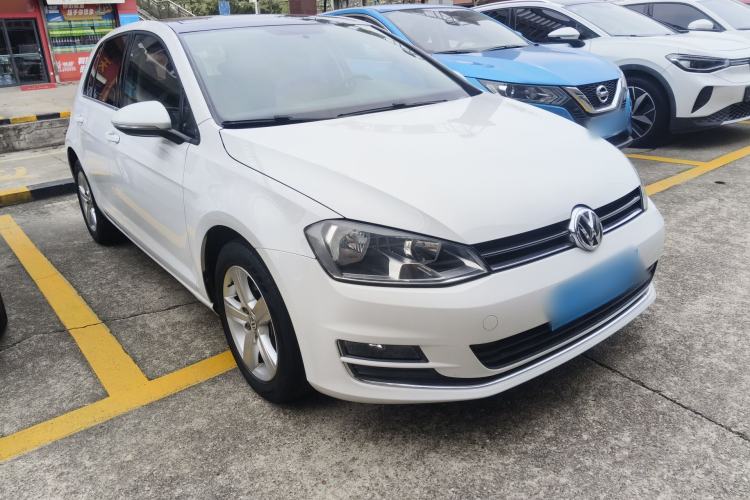 Used Volkswagen Golf 2016 180TSI Automatic Comfort Model Front Right 45 Deg