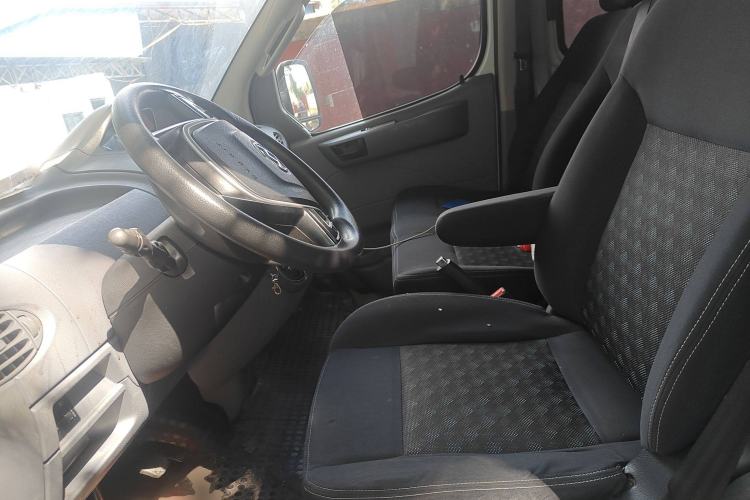 Used SAIC MAXUS Xintu V80 2019 2.5T Classic Model AMT Aoyuntong Long Wheelbase Mid-Roof 7-Seater
