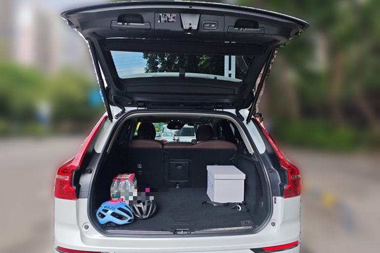 Used Volvo XC60 New Energy 2019 T8 E-Drive Hybrid Prestige Luxury Version China V Standard Trunk