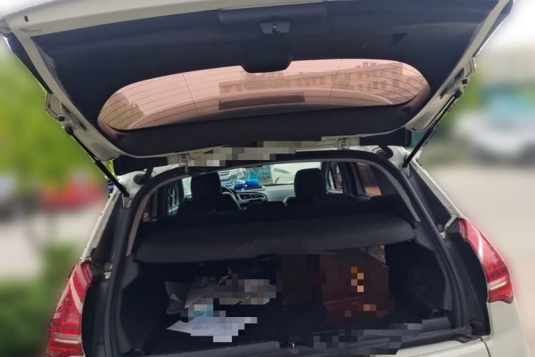 Used Peugeot 3008 2015 2.0L Automatic Trend Edition Trunk