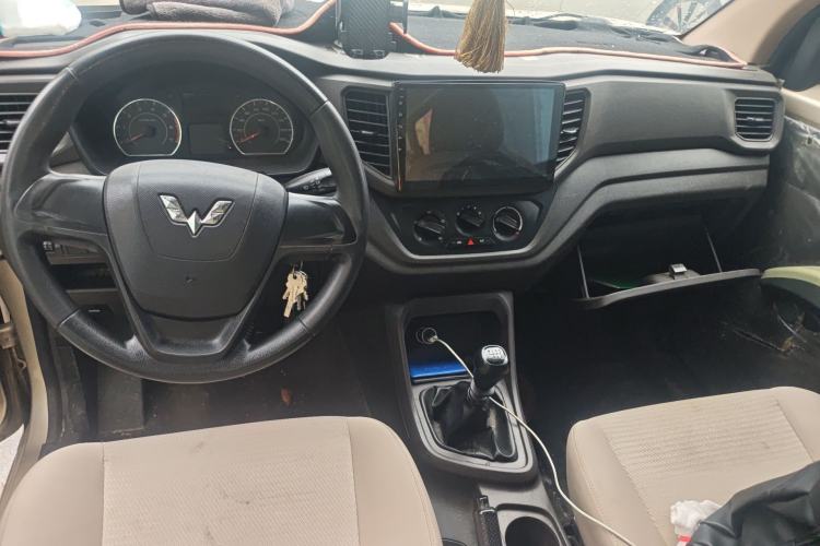 Used Wuling Hongguang V 2019 1.5L Standard Version China VI LAR Center Console
