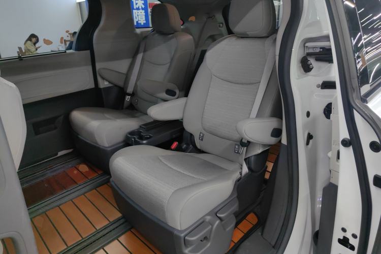 Used Toyota SIENNA 2023 2.5L Hybrid Comfort Edition Left Rear Seat
