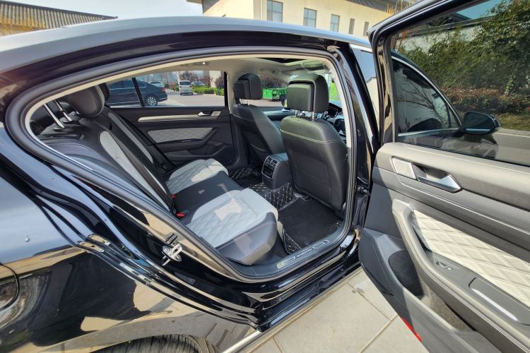 Used Volkswagen Magotan 2023 2 Million Units Limited Edition 330TSI DSG Leading Version Interior 6