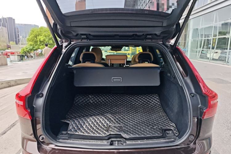 Used Volvo XC60 2019 T5 4x4 Smart Edition China V Standard Trunk