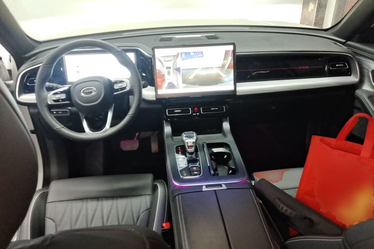 Used GAC Trumpchi GS8 2025 Linghang Series 2.0 TGDI Two-Wheel-Drive Luxury Edition 5 Seats Center Console