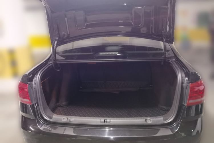 Used Volkswagen Lavida 2017 1.6L Automatic Comfort Edition
