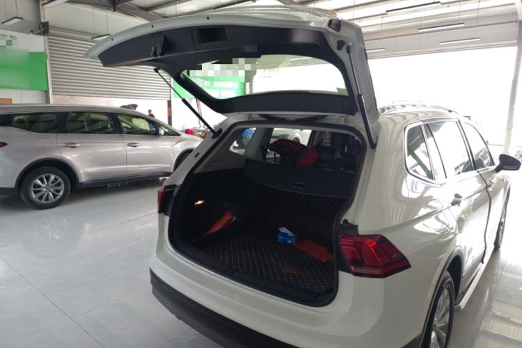 Used Volkswagen Tiguan L 2017 330TSI Automatic Two-Wheel Drive Luxury Edition Trunk